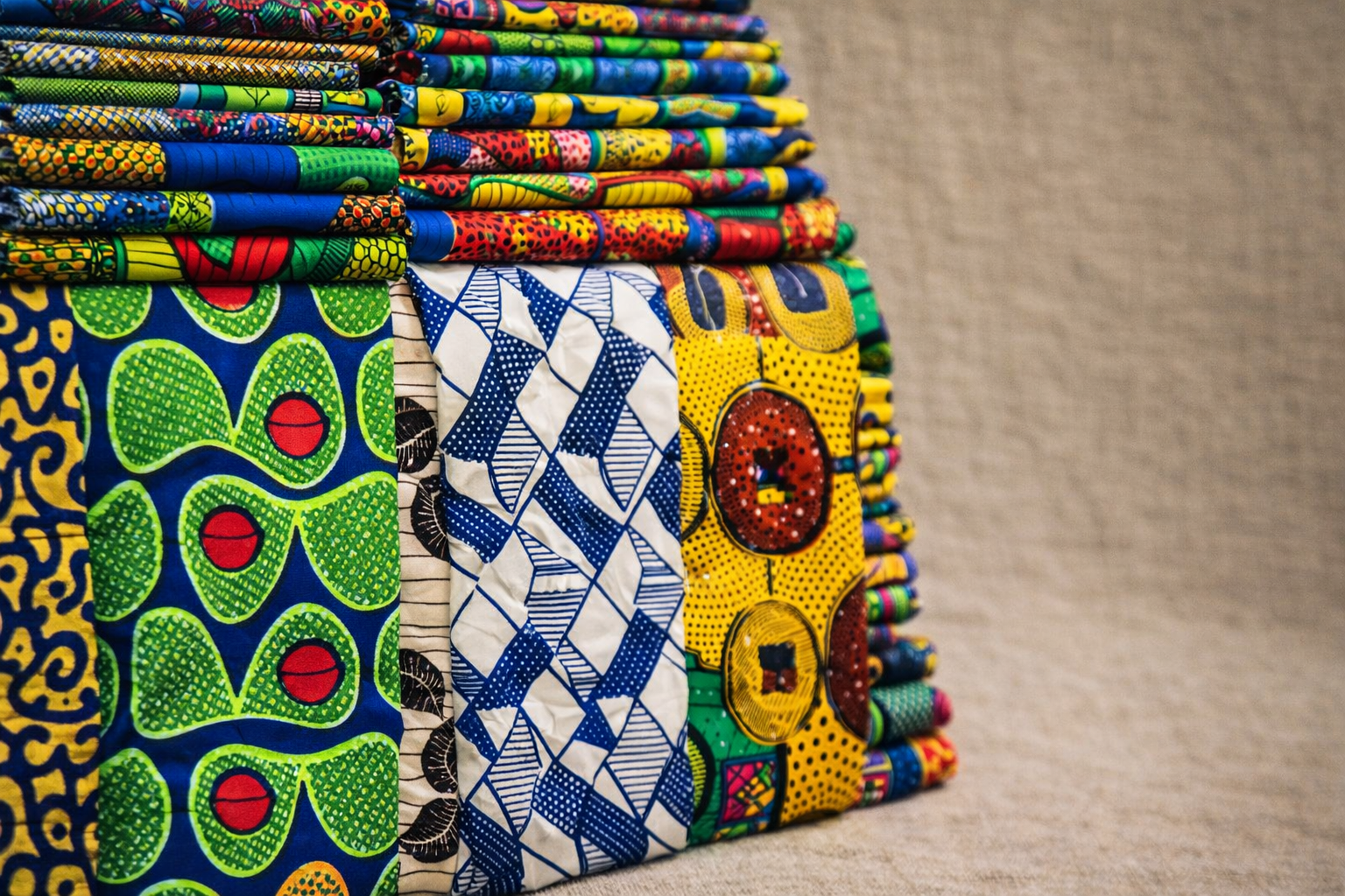 En Afrique, les tenues traditionnelles ne sont jamais neutres