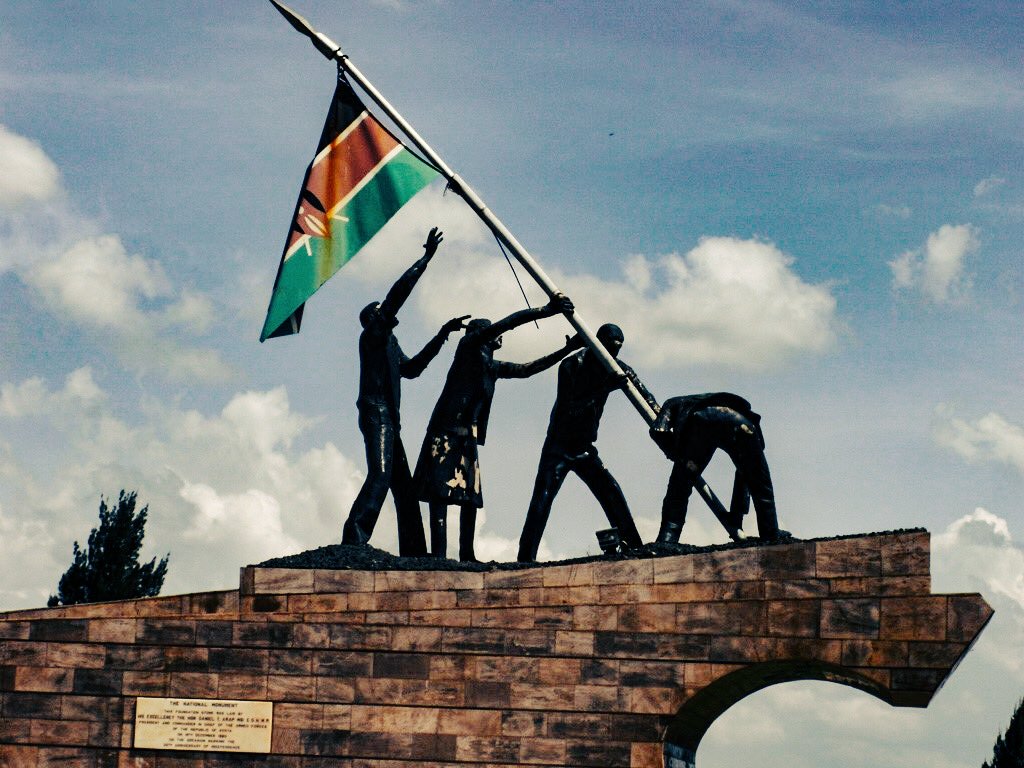 Kenya — Là où la liberté s’est levée comme un soleil rouge